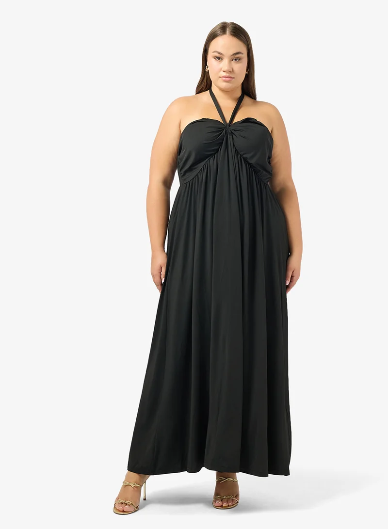 جينجر بلس فستان بياقة هالتر وخط